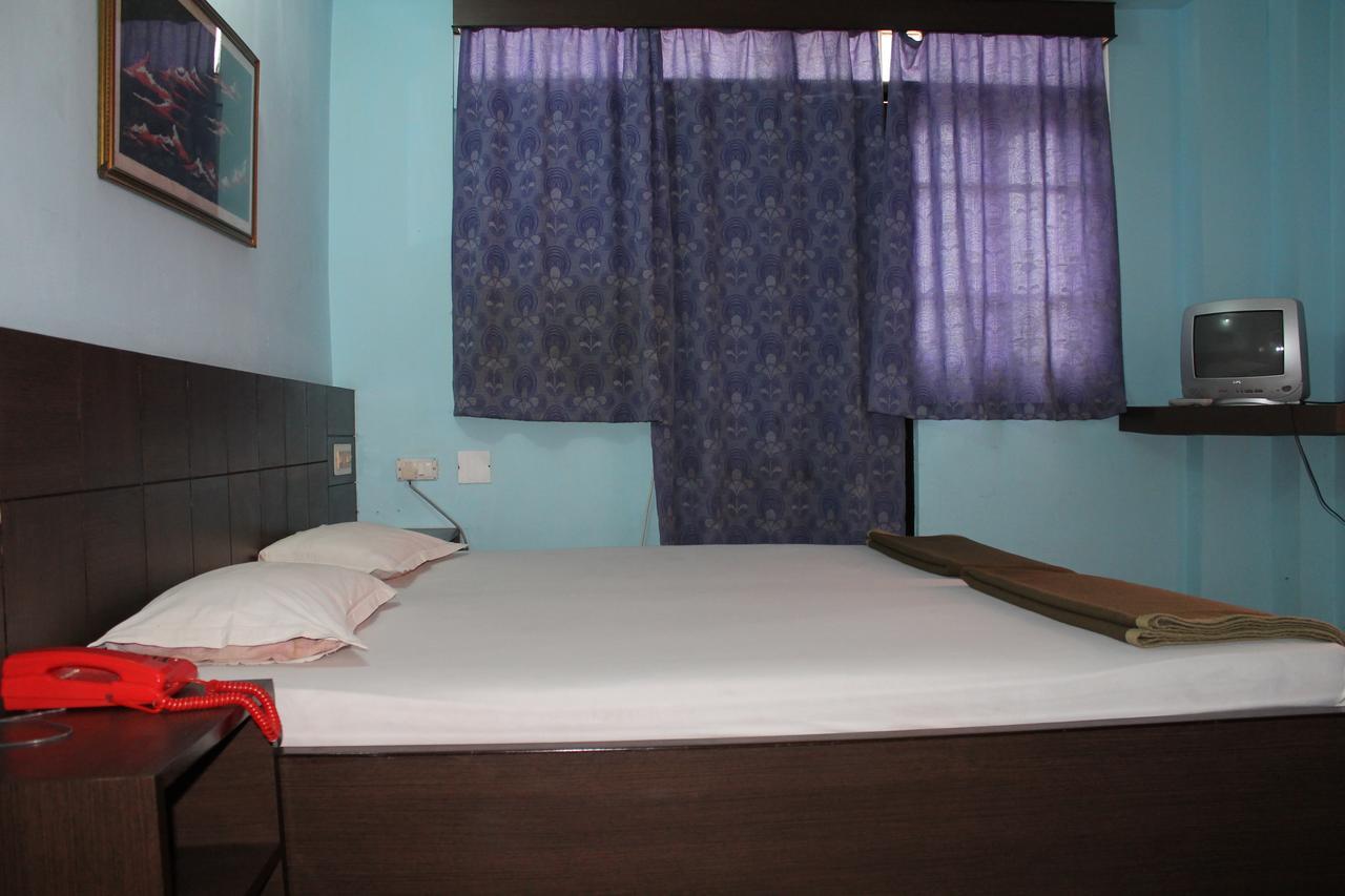Hotel Arya Palace Puri Esterno foto