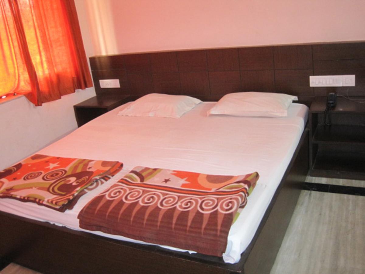 Hotel Arya Palace Puri Esterno foto
