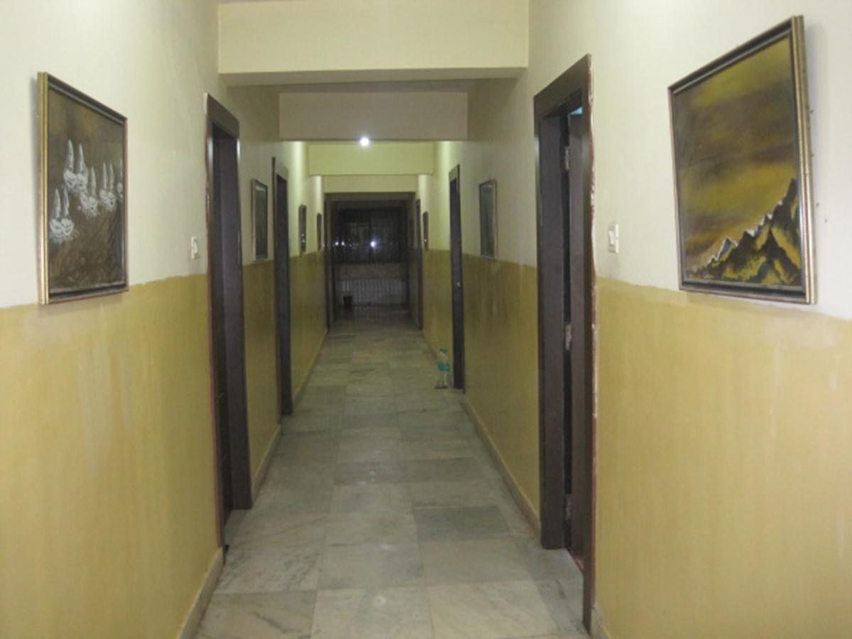 Hotel Arya Palace Puri Esterno foto