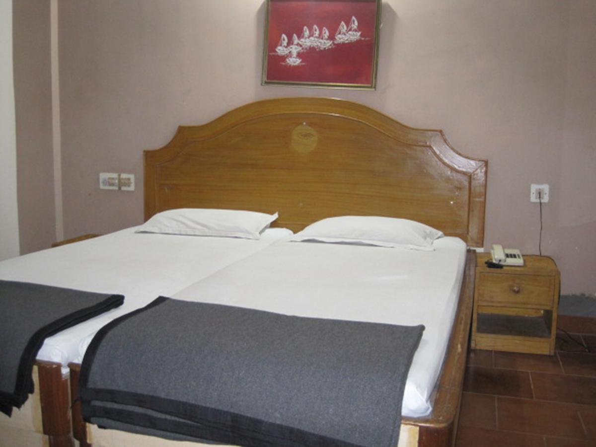 Hotel Arya Palace Puri Esterno foto