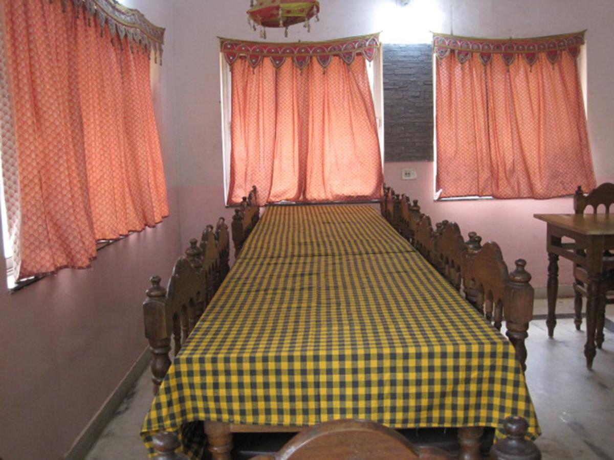 Hotel Arya Palace Puri Esterno foto