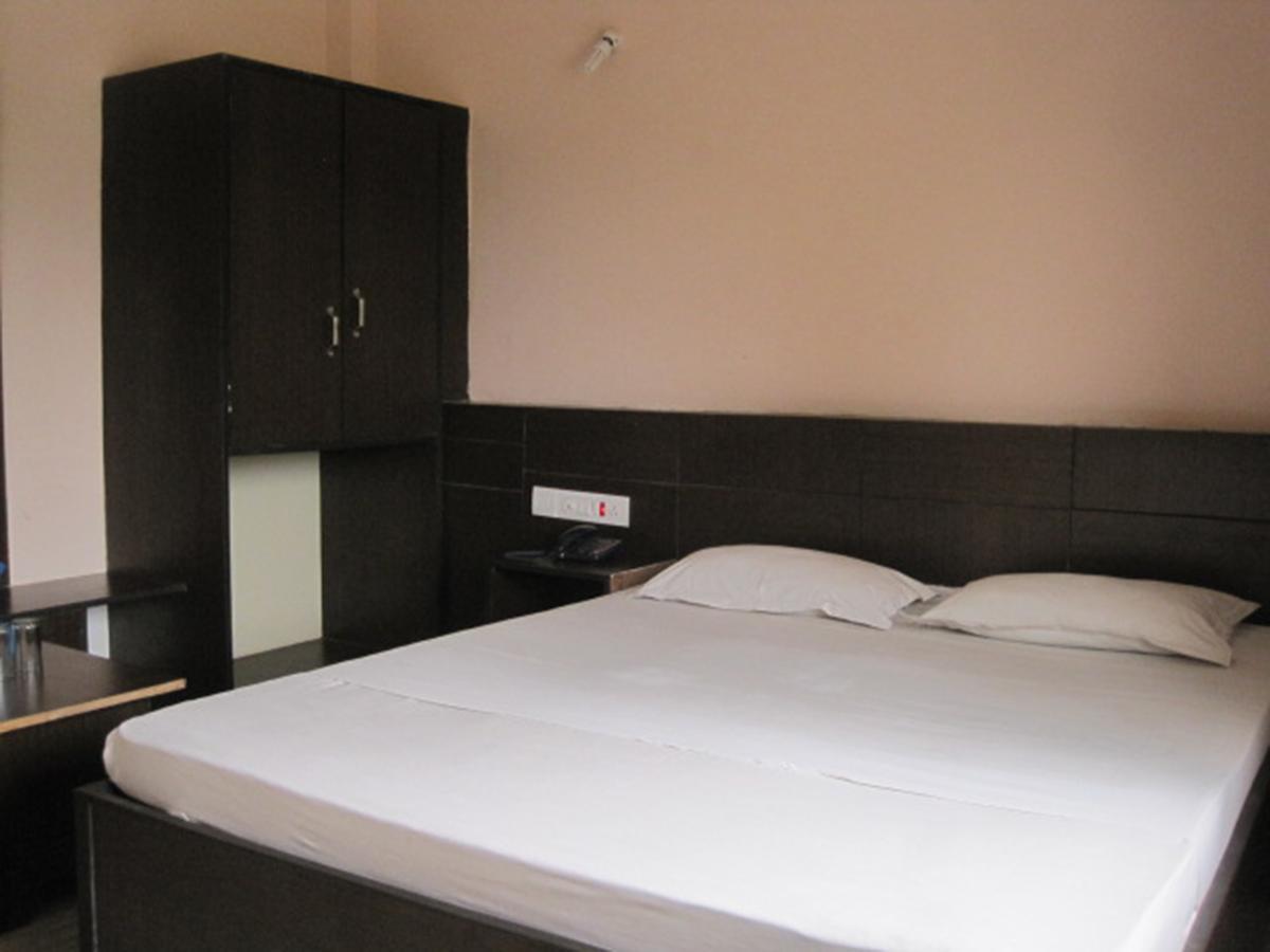 Hotel Arya Palace Puri Esterno foto