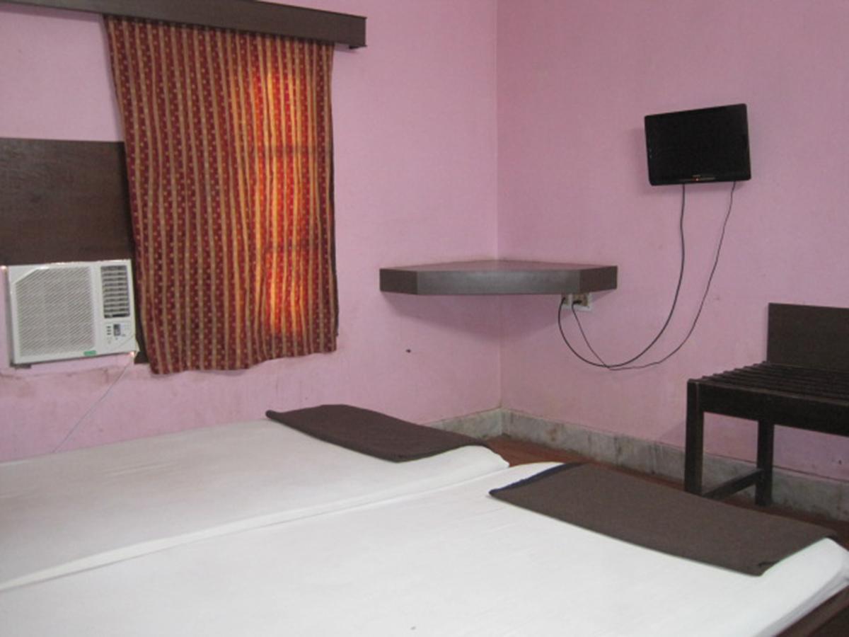 Hotel Arya Palace Puri Esterno foto