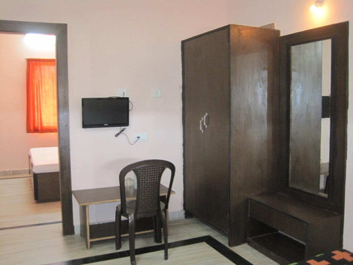 Hotel Arya Palace Puri Esterno foto