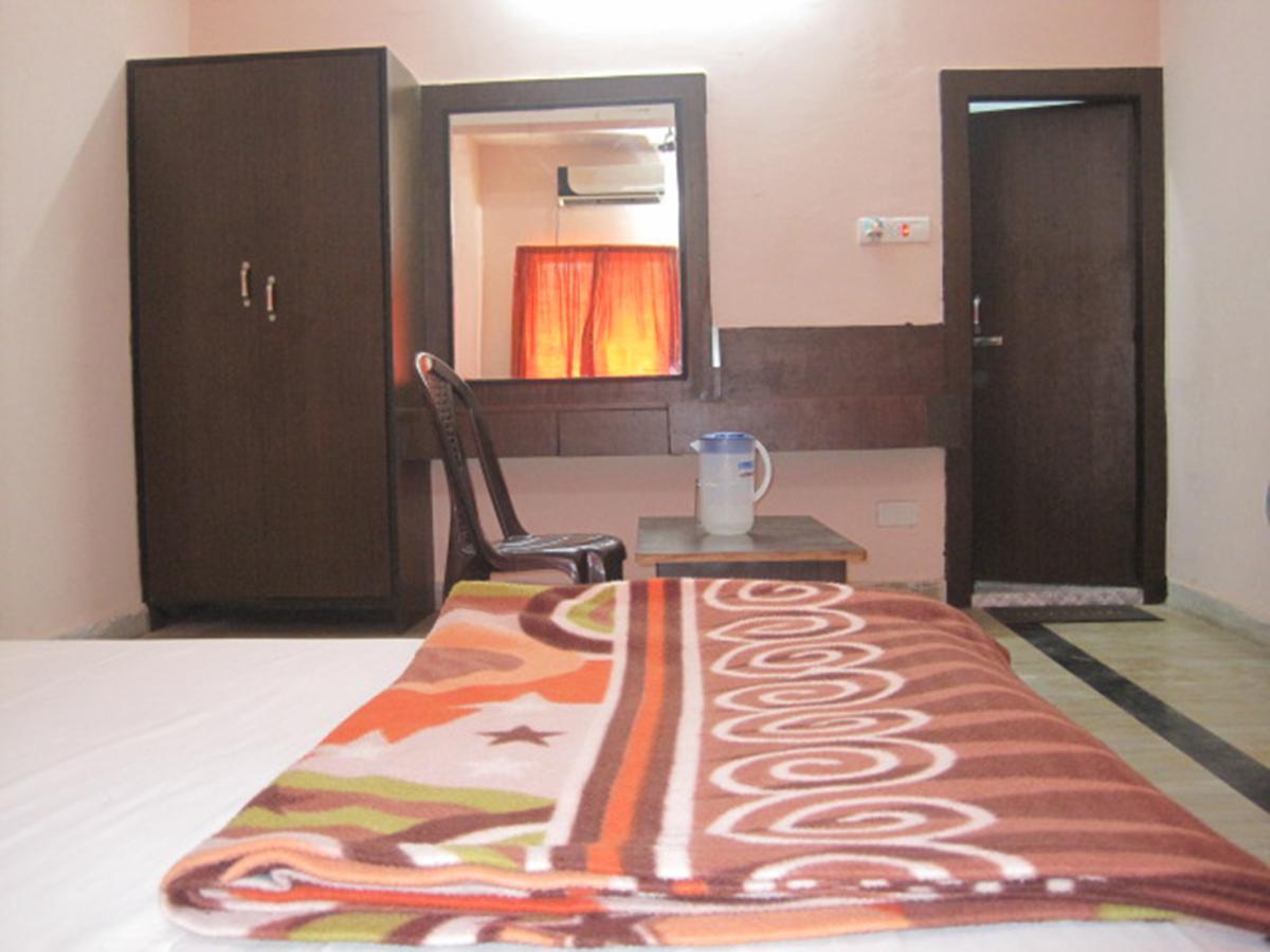 Hotel Arya Palace Puri Esterno foto