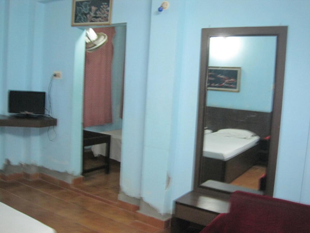 Hotel Arya Palace Puri Esterno foto