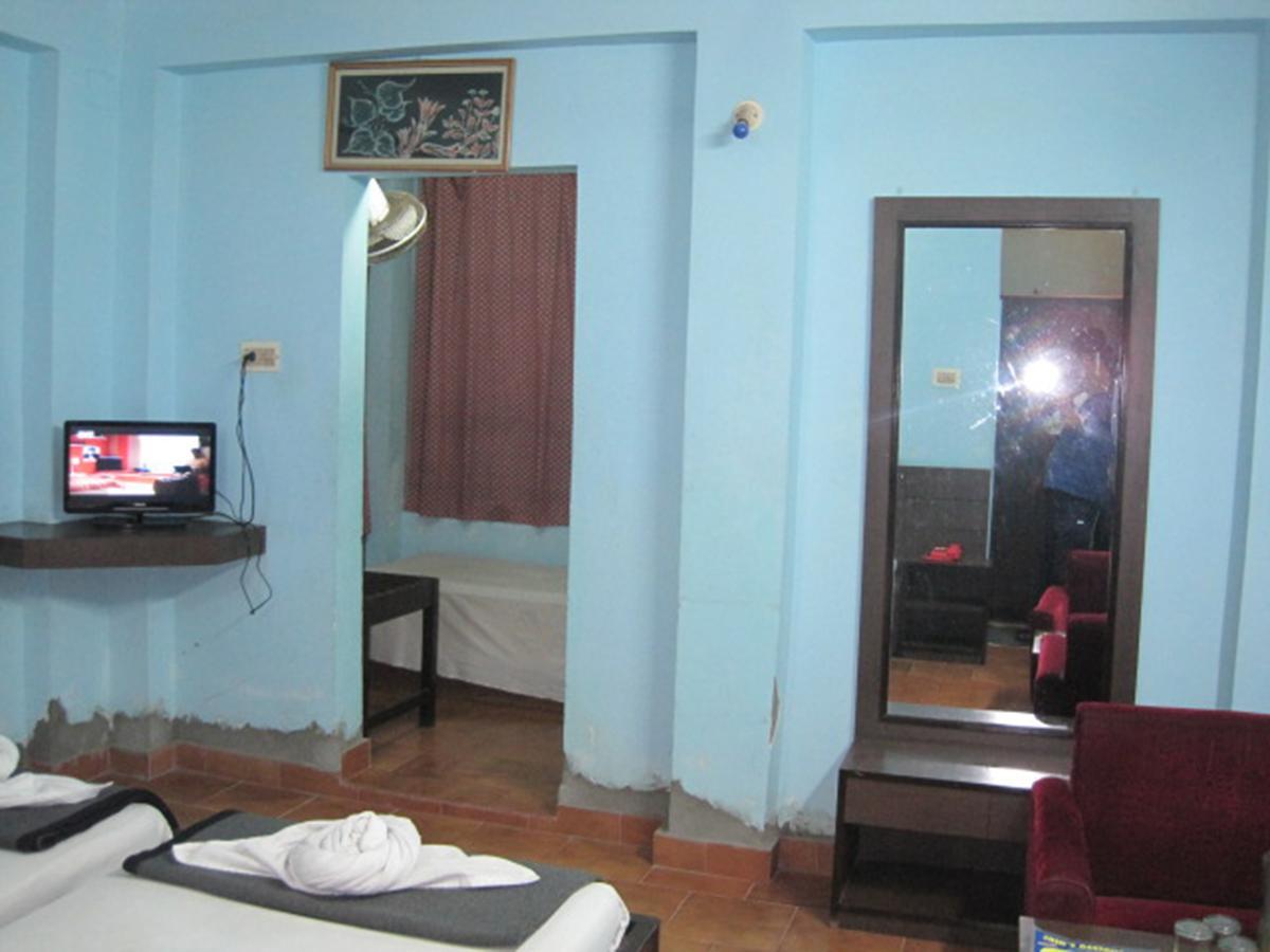 Hotel Arya Palace Puri Esterno foto