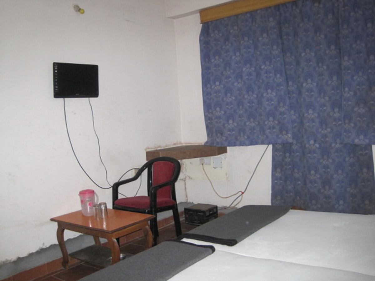 Hotel Arya Palace Puri Esterno foto