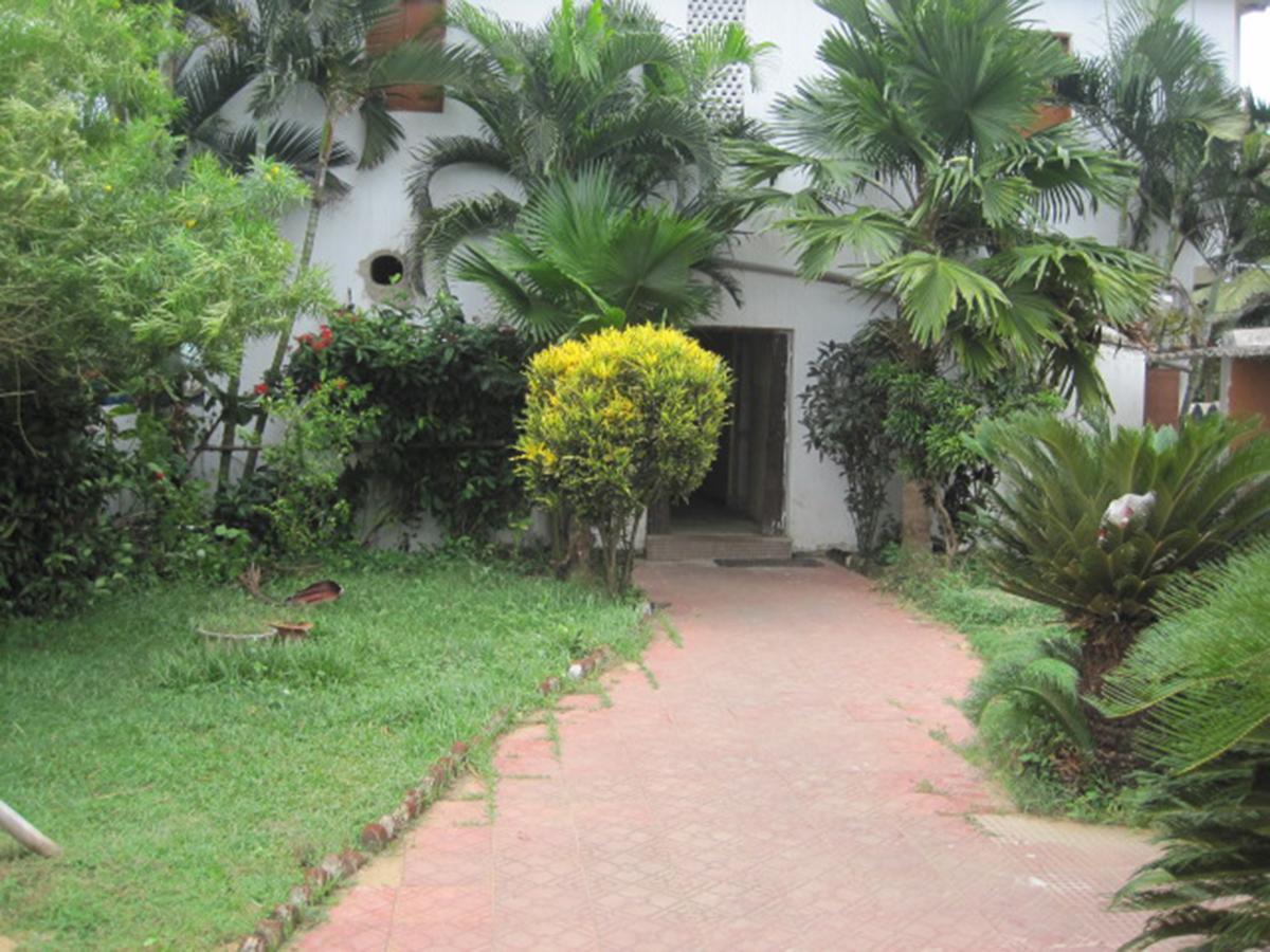 Hotel Arya Palace Puri Esterno foto