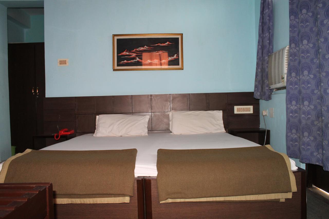 Hotel Arya Palace Puri Esterno foto