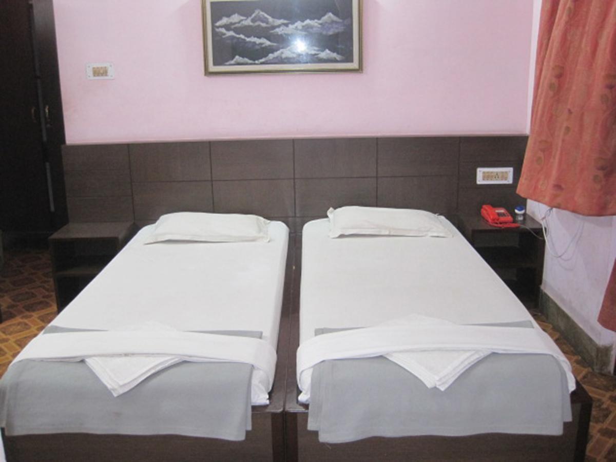 Hotel Arya Palace Puri Esterno foto