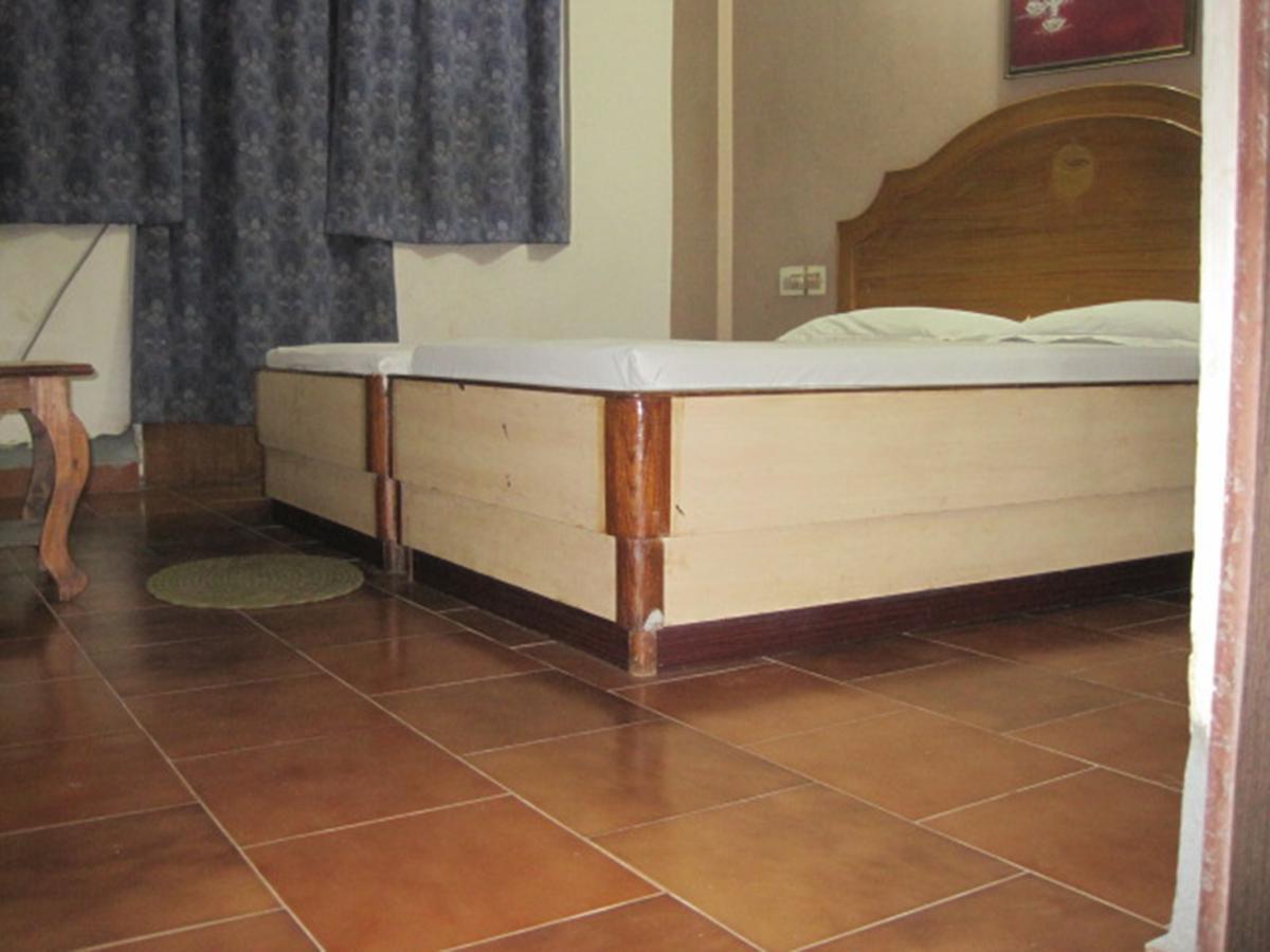 Hotel Arya Palace Puri Esterno foto