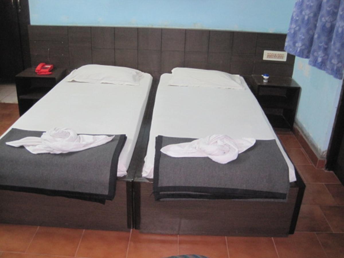 Hotel Arya Palace Puri Esterno foto