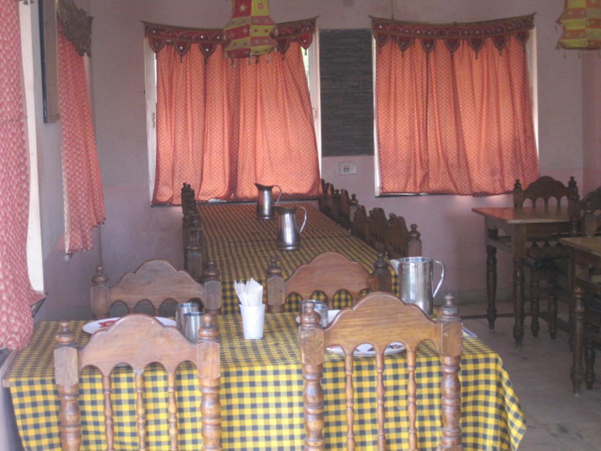 Hotel Arya Palace Puri Esterno foto