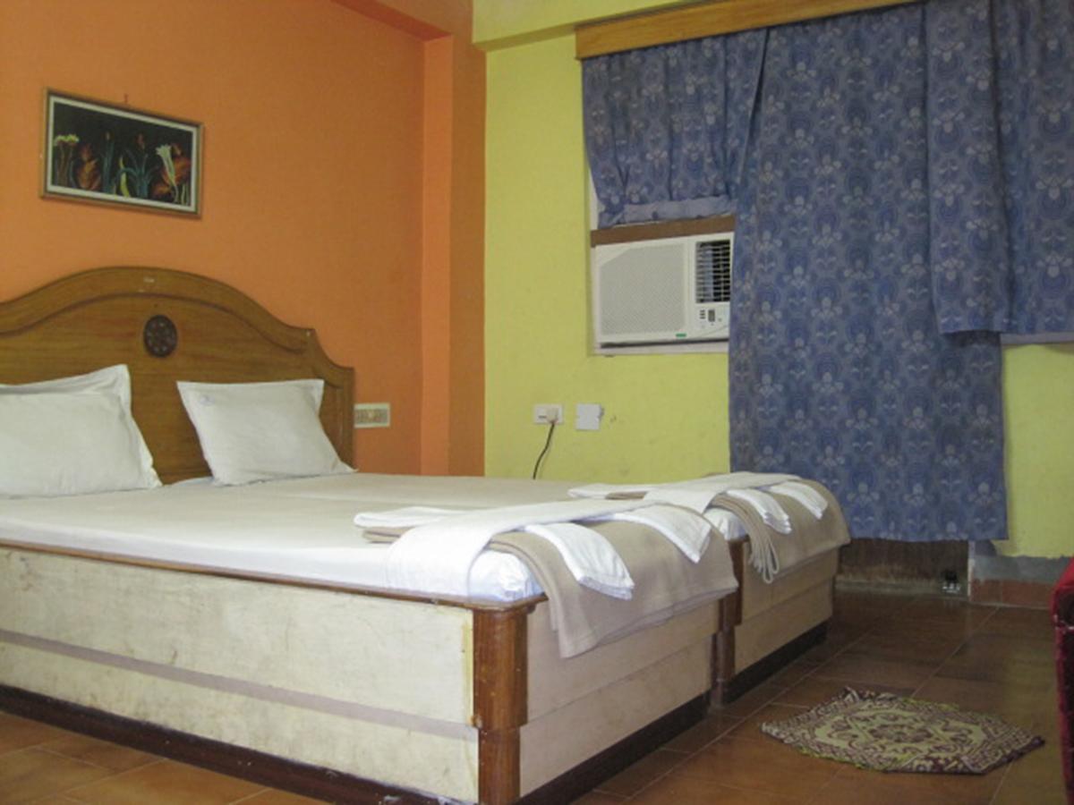 Hotel Arya Palace Puri Esterno foto