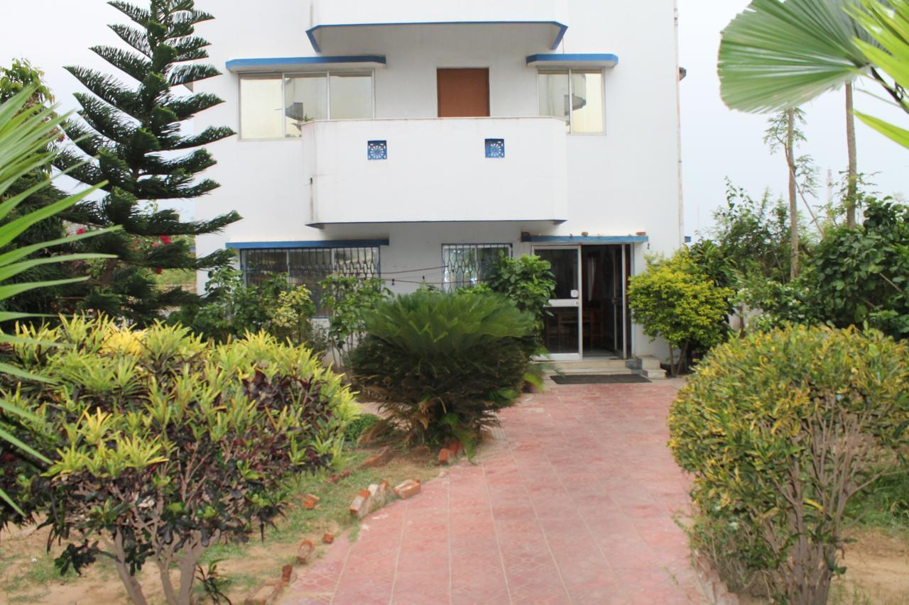 Hotel Arya Palace Puri Esterno foto