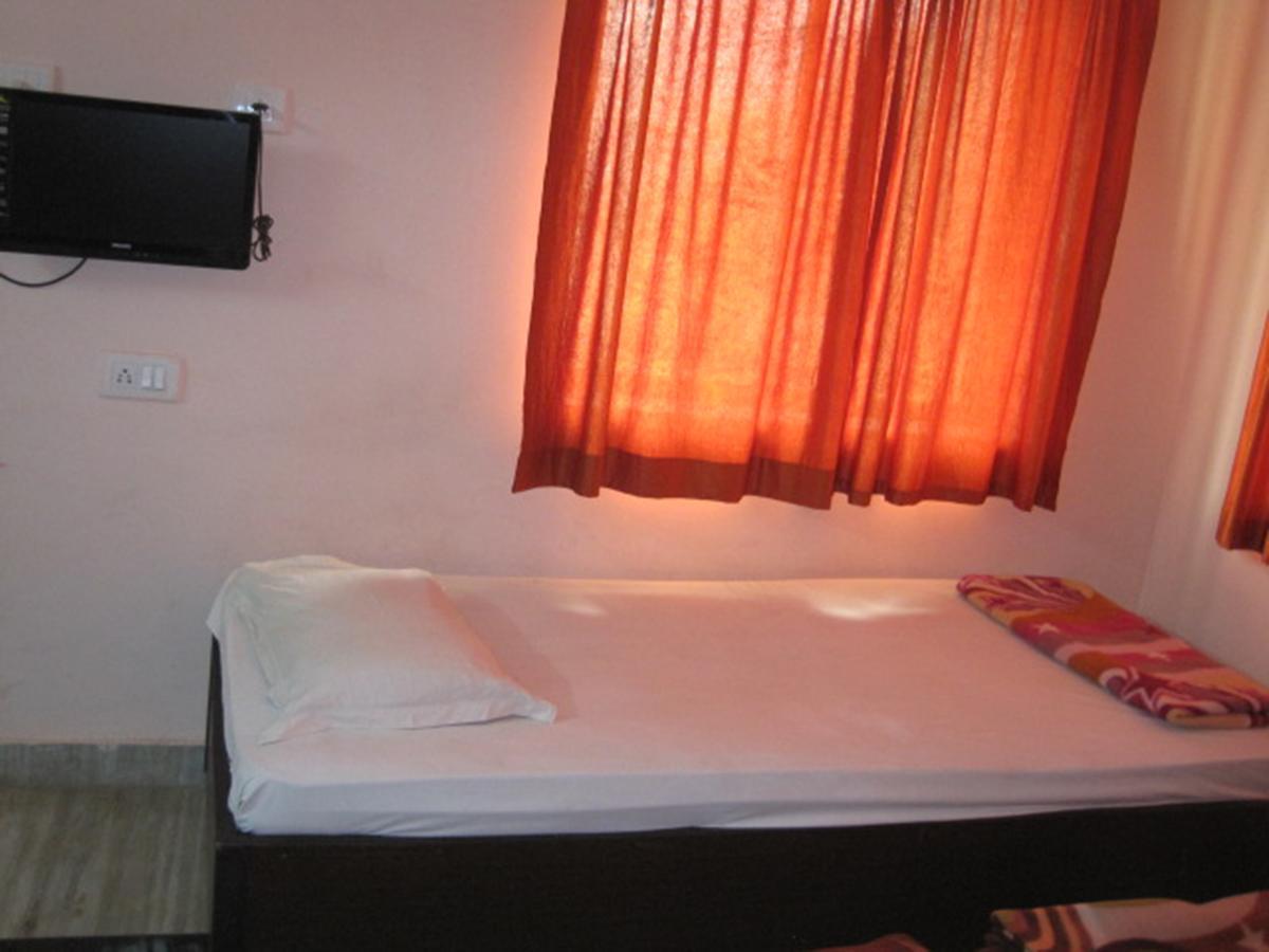 Hotel Arya Palace Puri Esterno foto