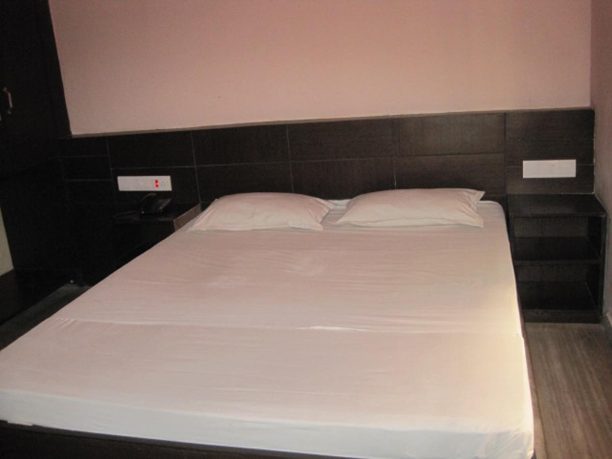 Hotel Arya Palace Puri Esterno foto