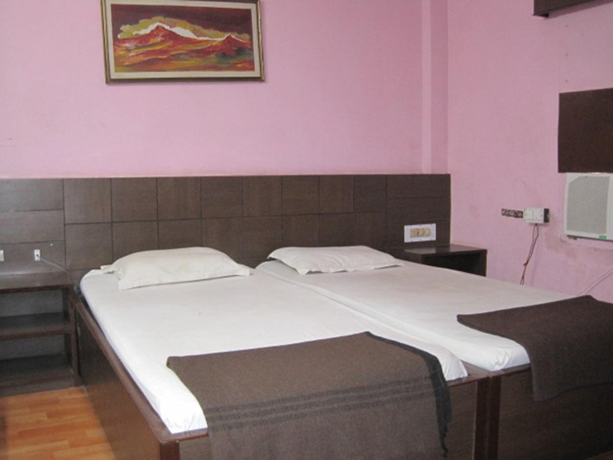 Hotel Arya Palace Puri Esterno foto