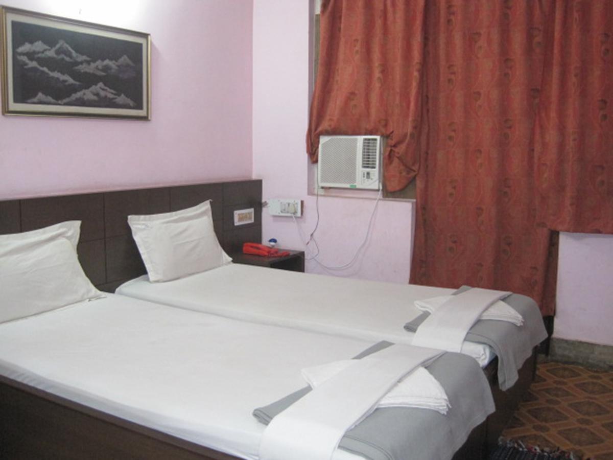 Hotel Arya Palace Puri Esterno foto