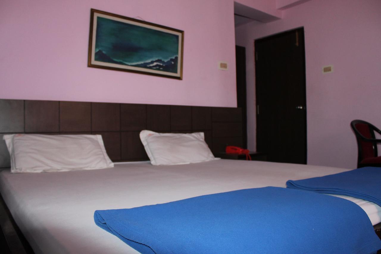 Hotel Arya Palace Puri Esterno foto