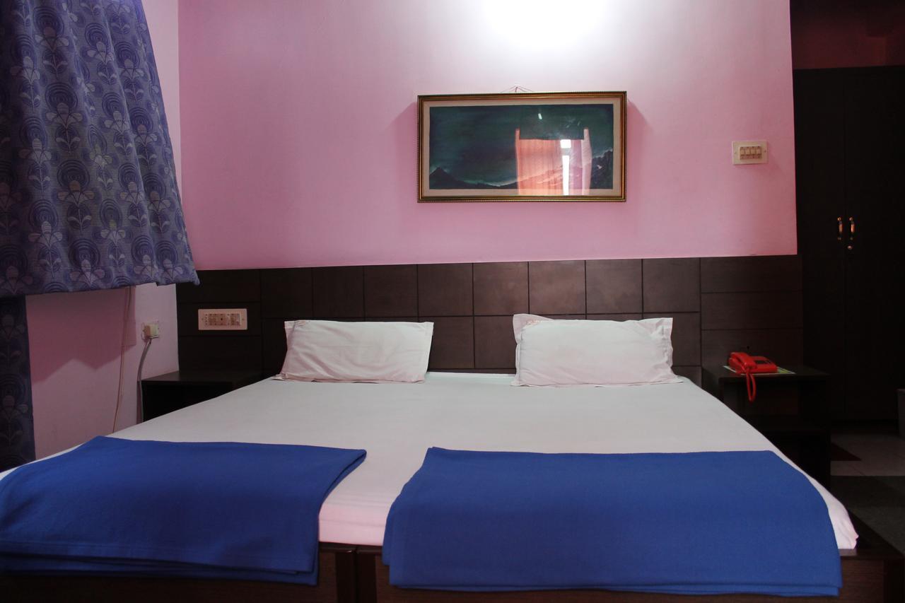 Hotel Arya Palace Puri Esterno foto