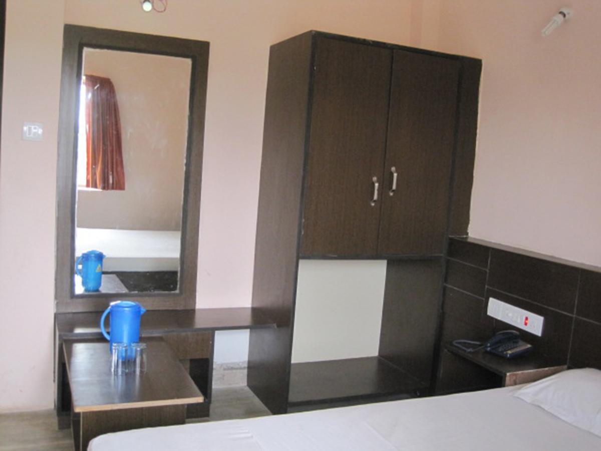 Hotel Arya Palace Puri Esterno foto