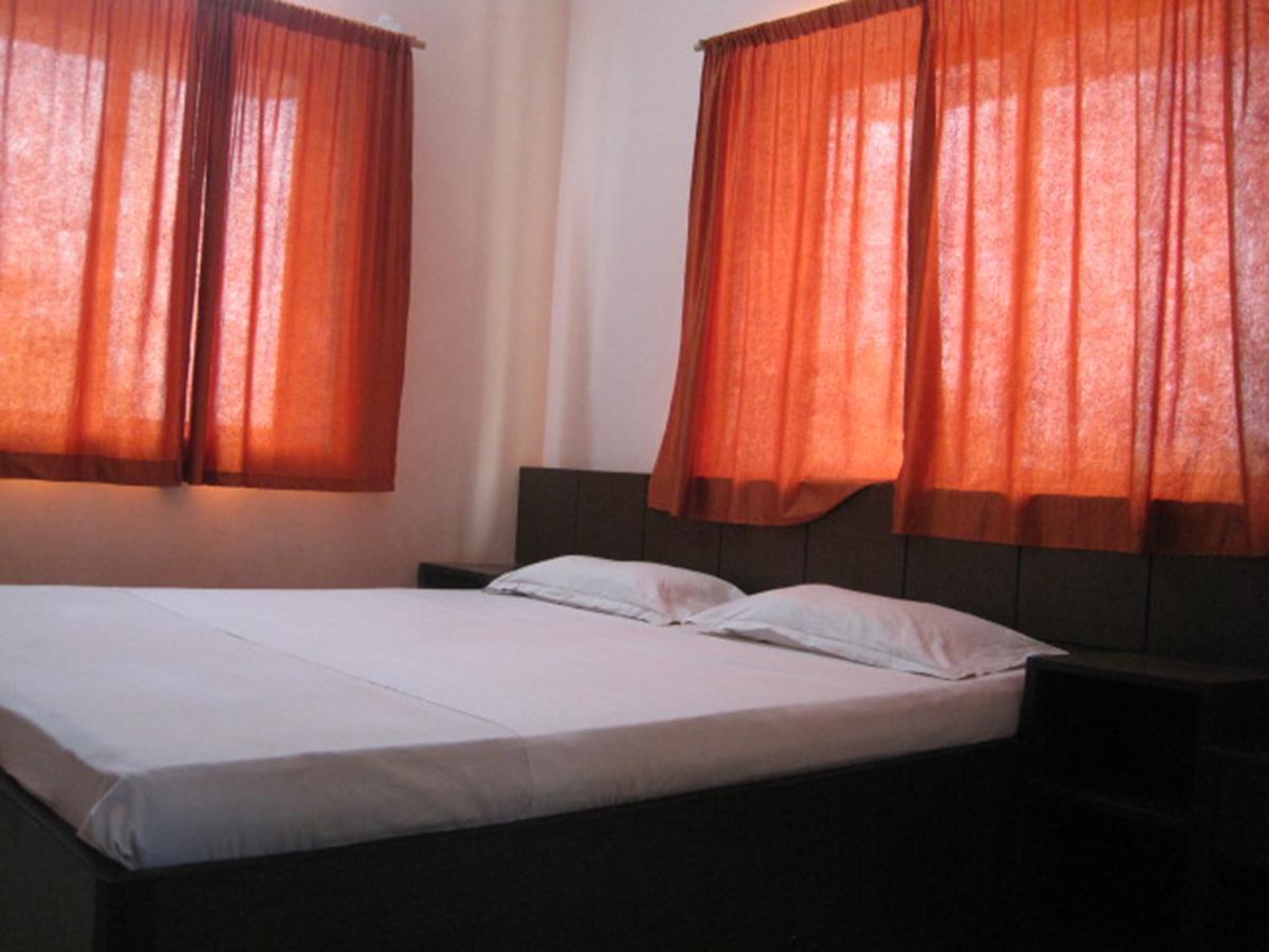 Hotel Arya Palace Puri Esterno foto