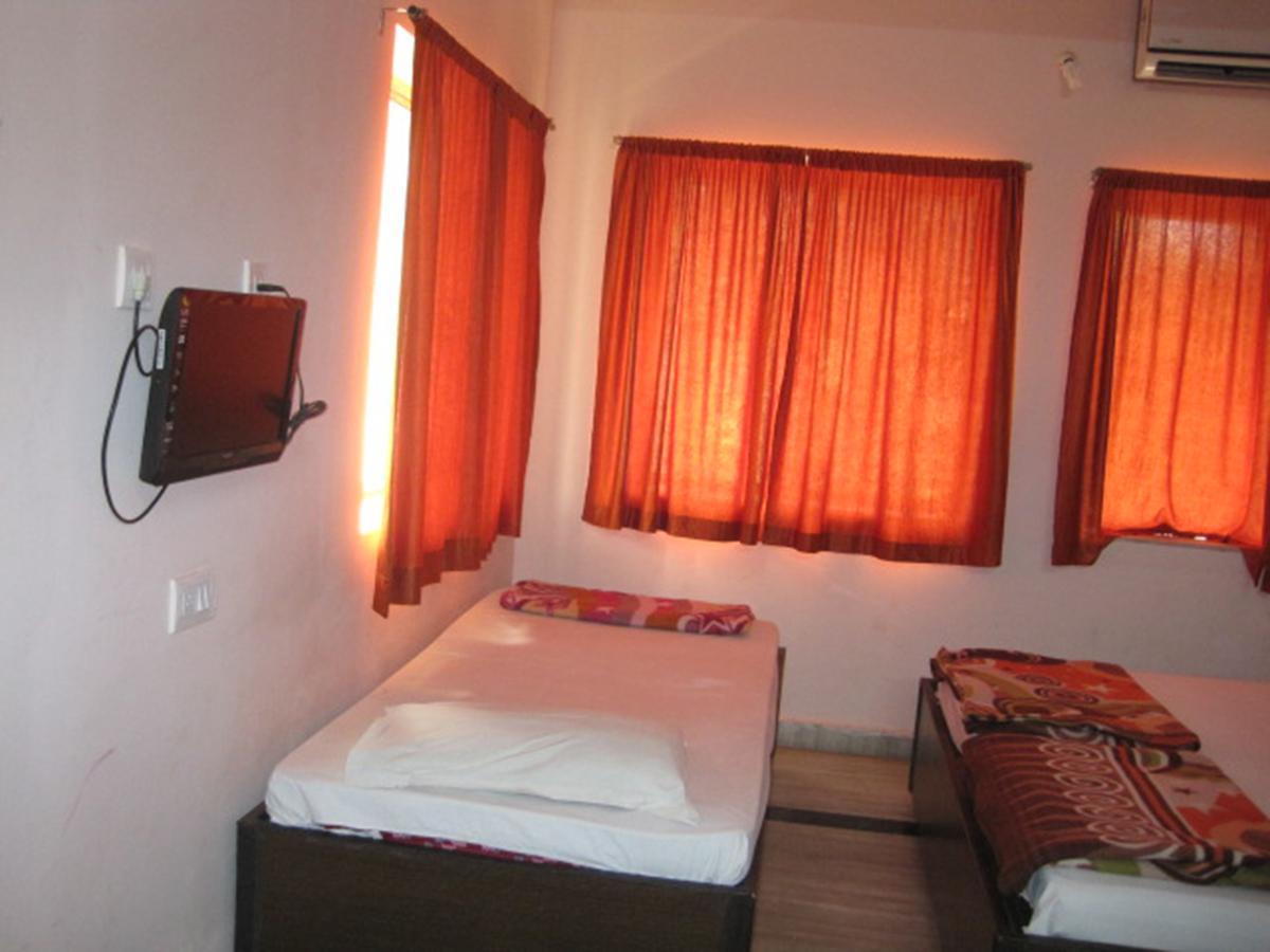 Hotel Arya Palace Puri Esterno foto