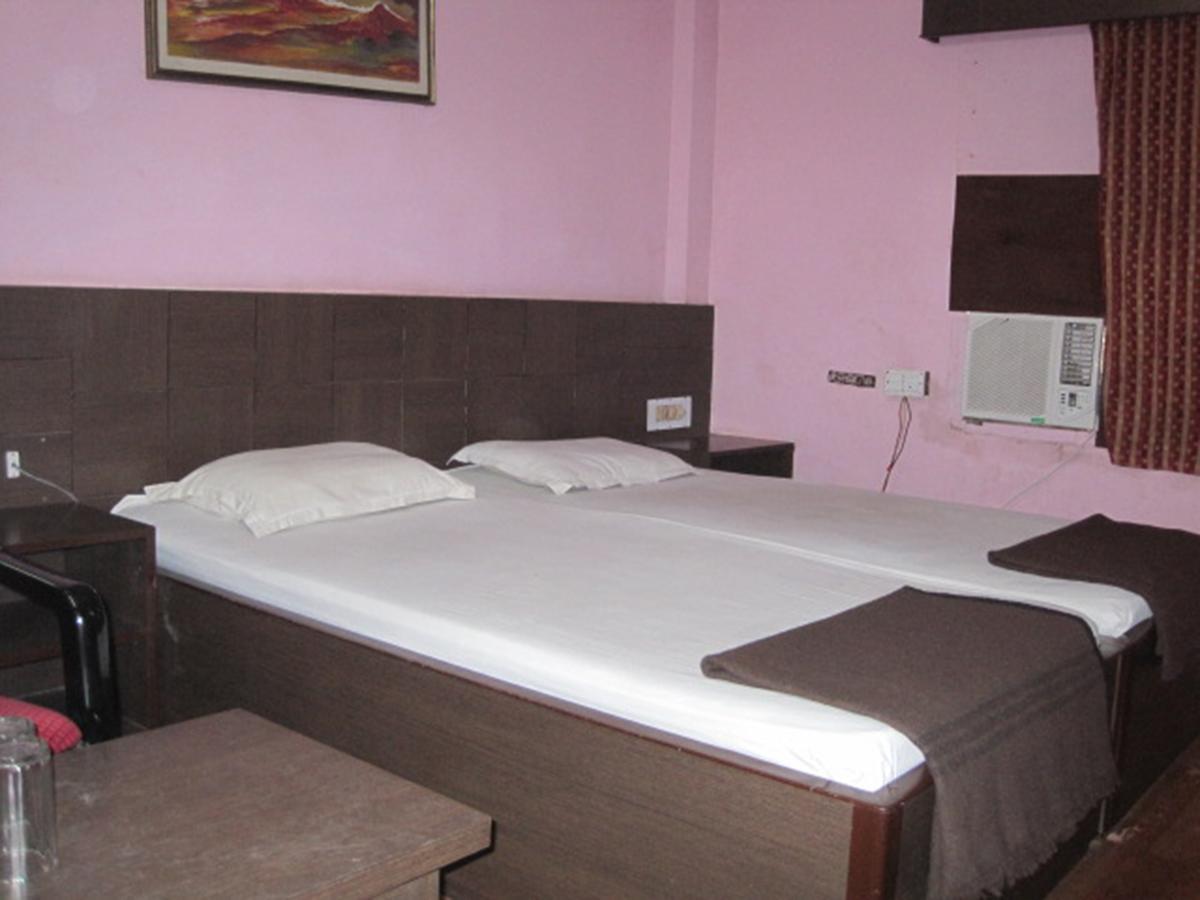 Hotel Arya Palace Puri Esterno foto